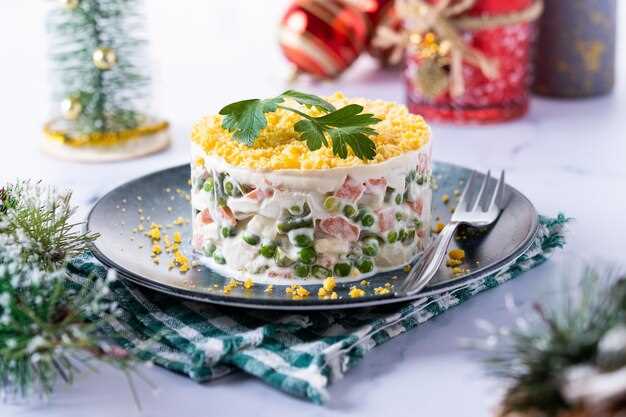 Мясные и сырные сочетания: салат с копченой курицей