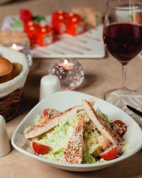 Салат с голубым сыром, грушей и медом