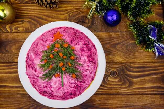 Разные варианты салатов из свеклы с сыром и чесноком: классика и новые идеи