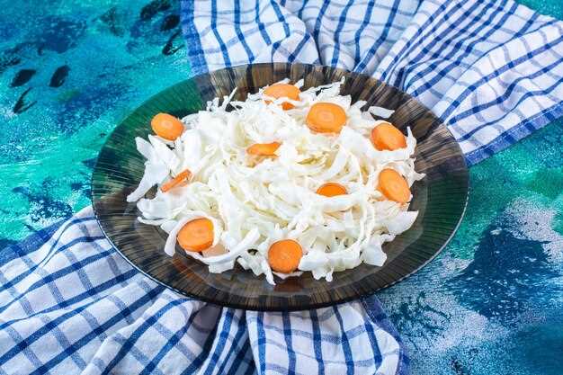Греческий стиль с оливками и фетой