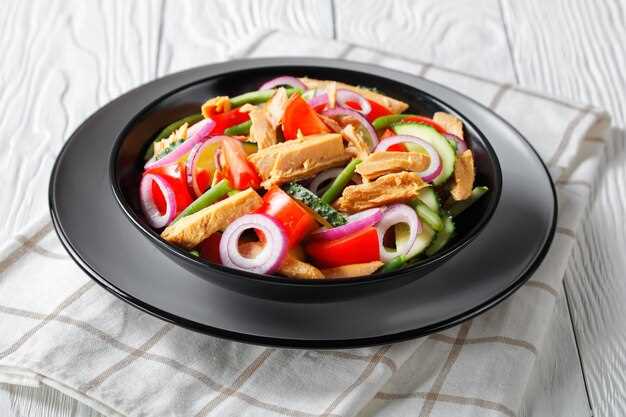 Классический салат с болгарским перцем, курицей и морковкой