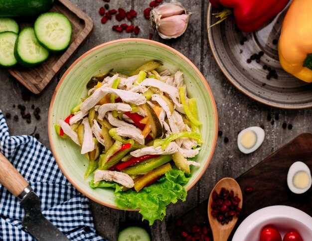 Какие овощи подходят для салатов с копченой курицей: список и подготовка
